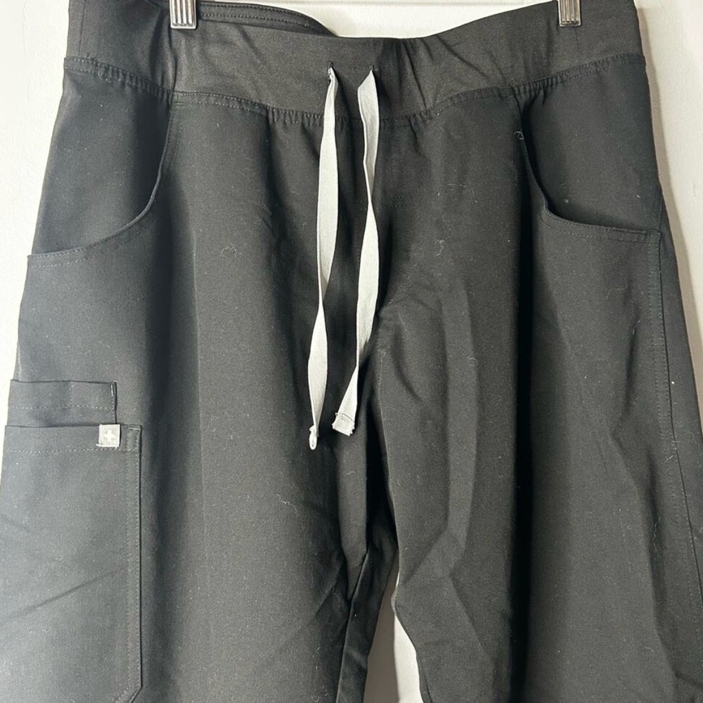 FIGS Kade Cargo Scrubs - Picture 4 of 9